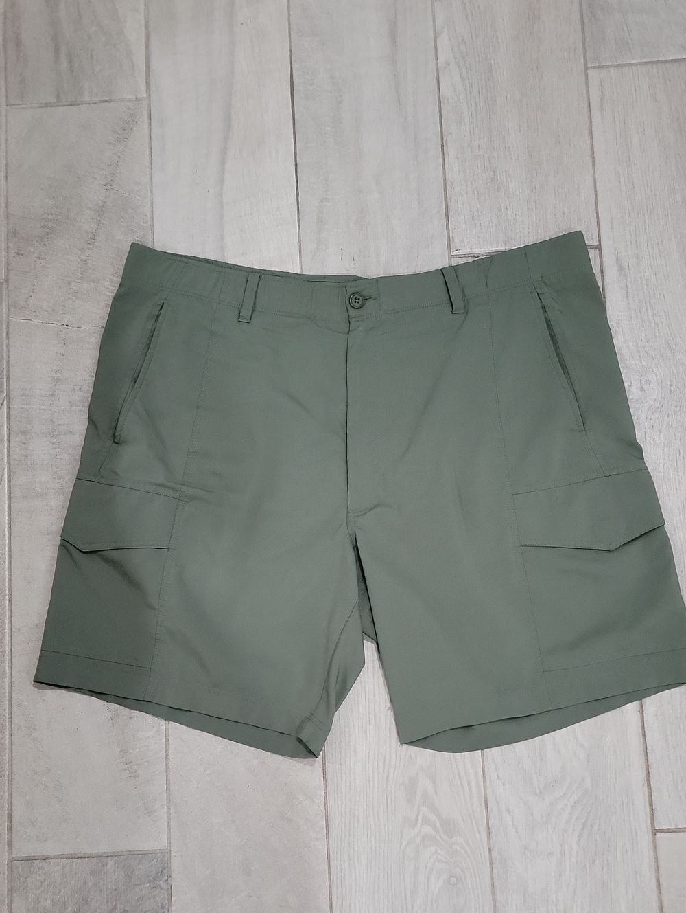 Roundtree & Yorke Performance Work Play Shorts with a stretchy waistband.